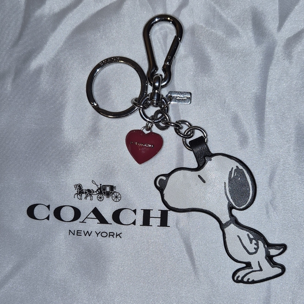 Coach Snoopy Peanuts Heart Bag Charm ©️2014 Vintage Coach Collection Snoopy Kiss - Picture 7 of 11